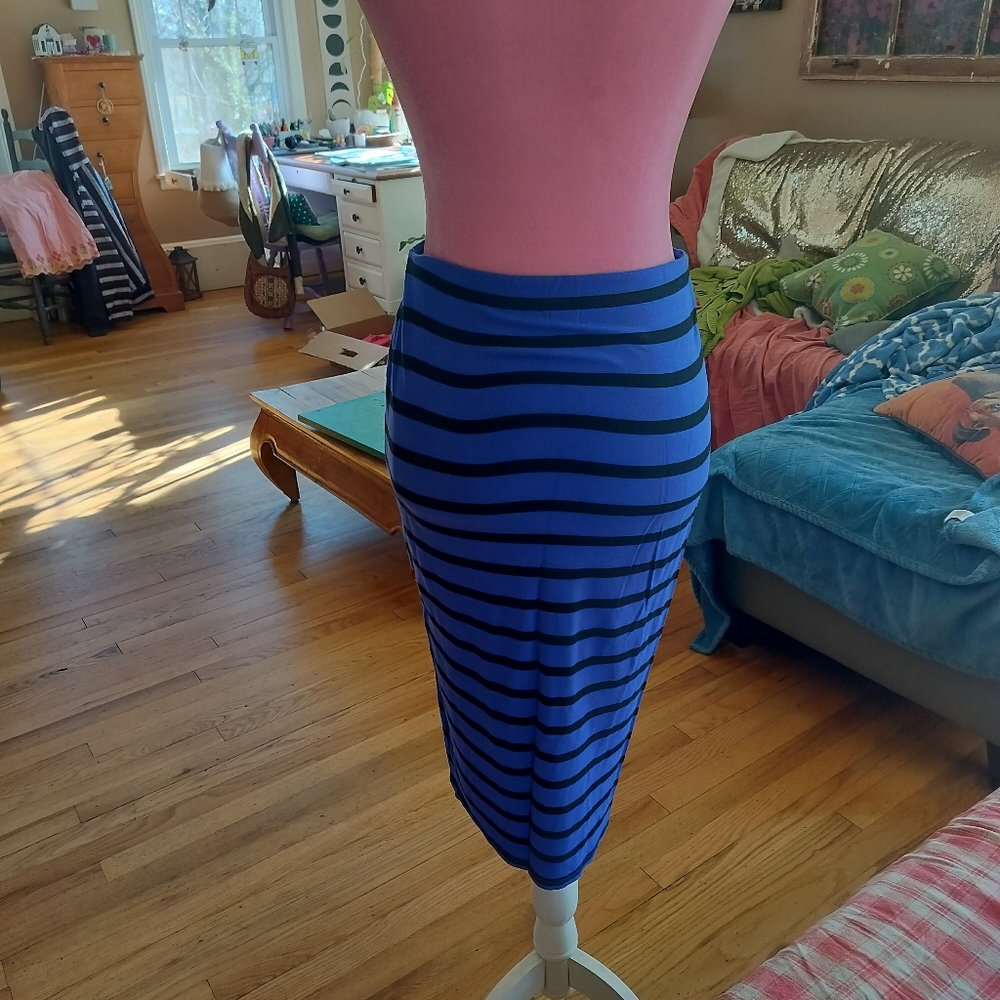 Old Navy striped stretchy cotton blend skirt.
